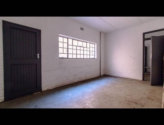 495M² FACTORY FOR SALE IN BOOYSENS